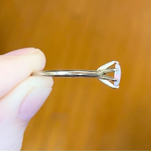 14K Fire Opal 6x3mm vintage rainbow iridescent oval Cabochon gold ring… - Picture 7 of 11